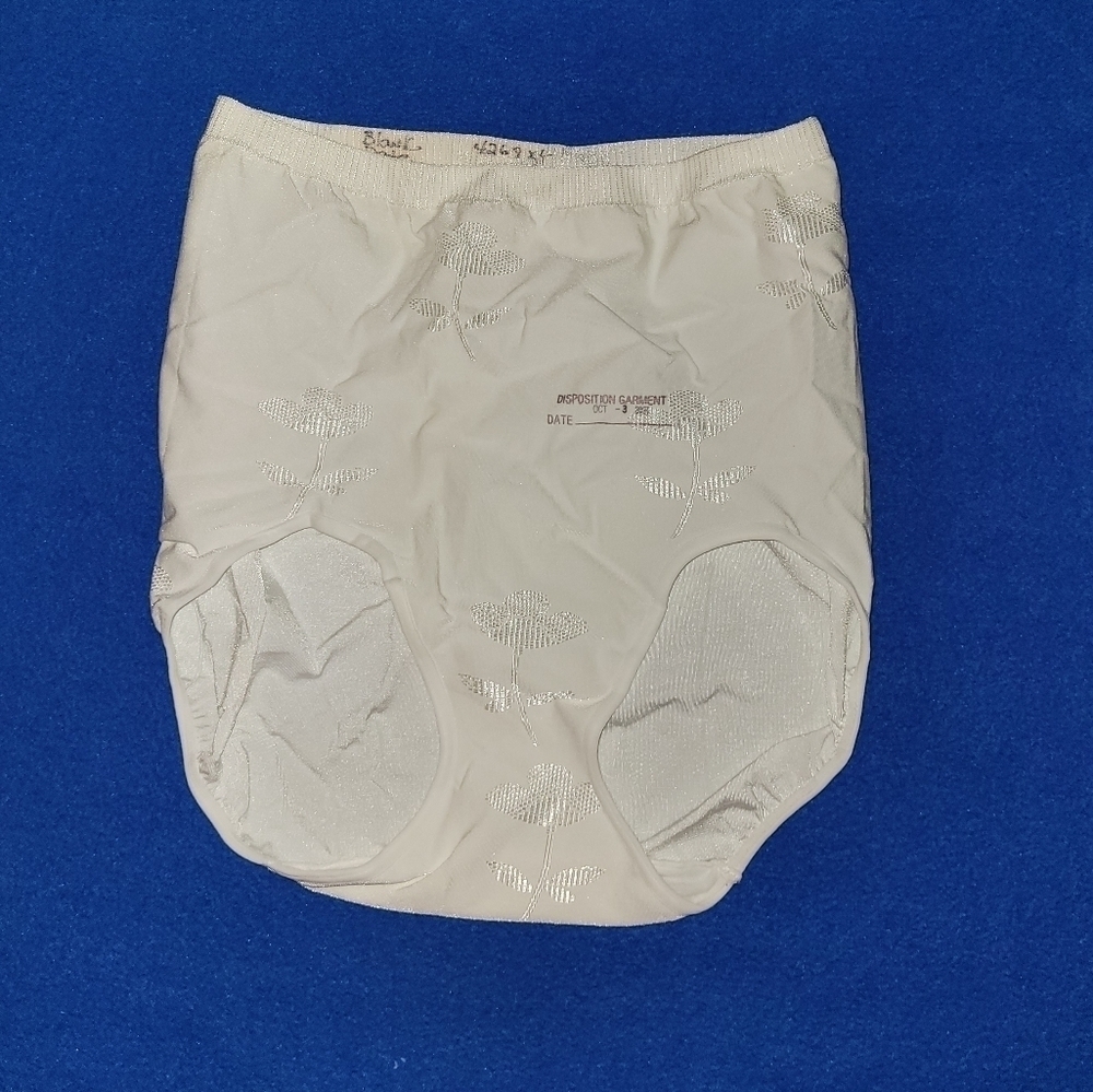 Barely there sample NWOT shape wear style 4268 xlg